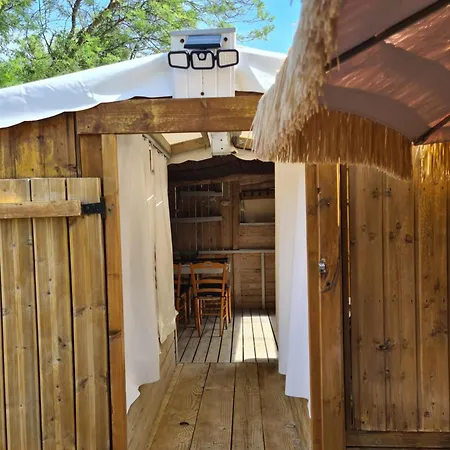 Insolite Vue Sur Le Ciel étoilé , Cuisine, Salle D Eau, 2 , Proche Du Zoo De La Palmyre Lodge *
